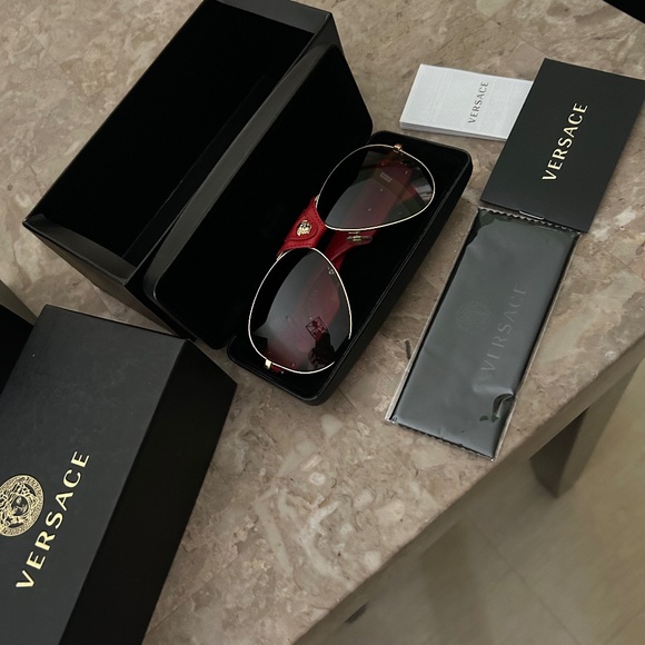 Versace glasses - Picture 1 of 3